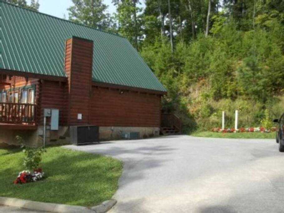 Solid Ground Lodge With Yard! Pigeon Forge Exterior photo