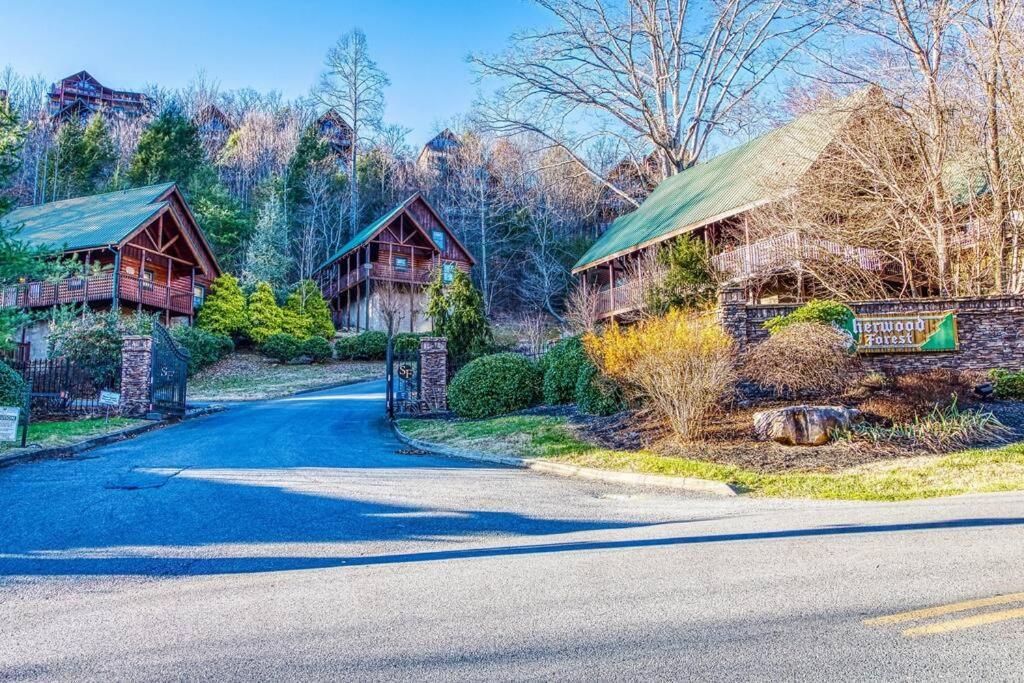 Solid Ground Lodge With Yard! Pigeon Forge Exterior photo