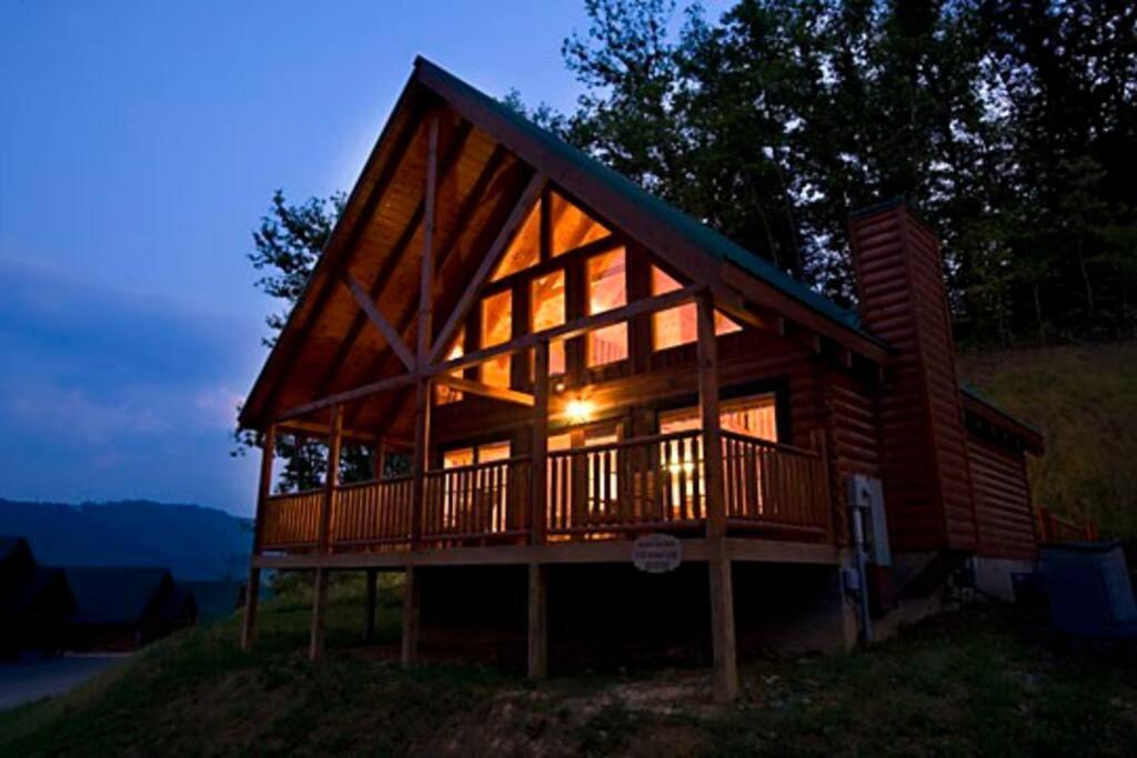 Solid Ground Lodge With Yard! Pigeon Forge Exterior photo