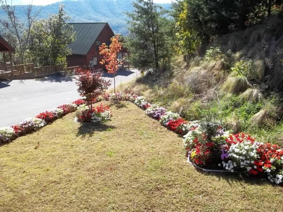 Solid Ground Lodge With Yard! Pigeon Forge Exterior photo